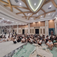 警方突袭木牌银河大厦 100人被捕