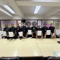 中餐馆内藏3000万“红通老板”，7名中国人被捕！