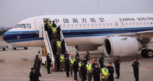 880多名外逃经济犯罪嫌犯落网，38名“红通”人员被抓