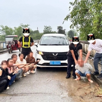 事发广西崇左！持枪警告！“偷渡车”妄图冲卡，民警一举擒获 ...