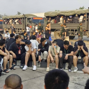 23名南非公民与369名中国公民从缅甸电信诈骗团伙获救回国