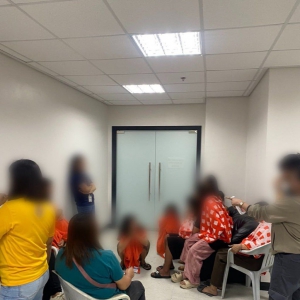 NBI救出了在帕拉尼亚克市被卖淫的11名少女，涉及未成年人