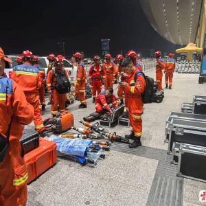 俄罗斯与中国向缅甸派遣救援队援助地震灾区