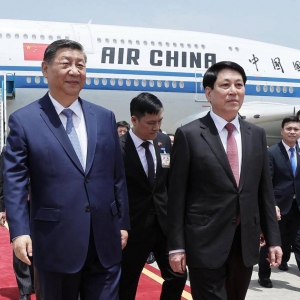 习近平总书记抵达河内对越南进行国事访问