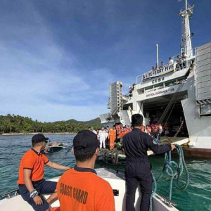 出动海军救援！薄荷岛一客船搁浅，500余人被困一夜！