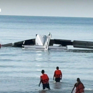 泰国一架小型警用飞机坠毁，造成六人死亡