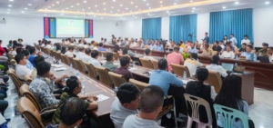 西哈努克省长对话烂尾楼业主，承诺全方位支持项目重启