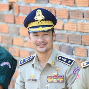 柬埔寨反腐委披露：已于前天正式将警察准将、卜迭棉芷省警察局原副局长桑巴斯逮捕。 ...