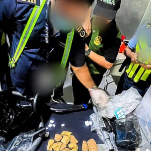 尼诺·阿基诺国际机场海关截获藏匿于家居用品中的 P 7.56-M“冰毒” ...