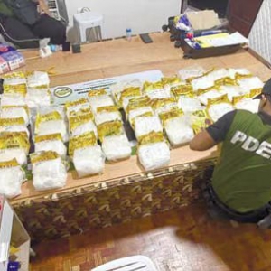 菲警突袭中国人住宅！缴获十个亿