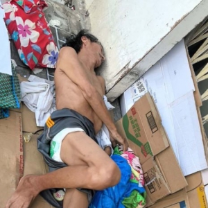 中国籍老人在柬疑遭遗弃已送医，网友热议