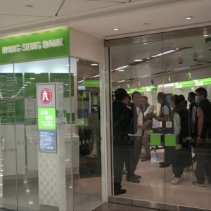 香港一银行发生持刀抢劫案！30万港币被劫