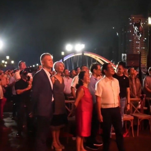 6月7日，小马总统和第一夫人在 #中国城 庆祝菲中双边关系50周年亮灯仪式 ...