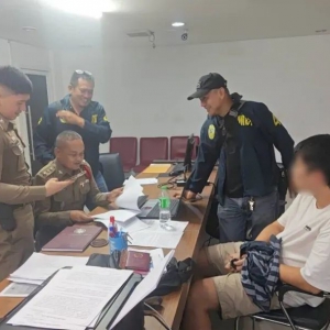 中国涉嫌电诈男子在芭堤雅落网！现场缴获现金近百万