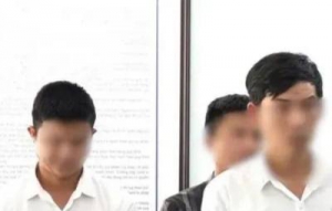 老挝公务员利用身份捞金 协助组织235人（2000元/人）非法入境赚翻 ...