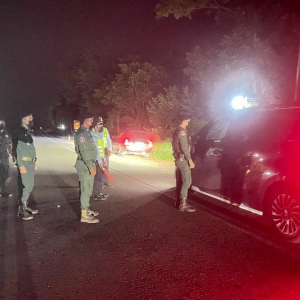 国公省交警拦路检查护照？警方：警察各司其职！