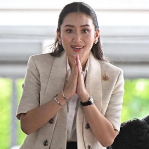 泰国前总理佩通坦辞去为泰党党首职务