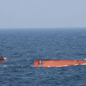 一艘中国渔船在韩国附近公海倾覆