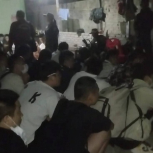 昨天晚上30多名中国公民逃离诈骗区被捕