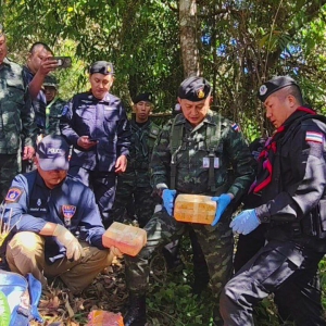 深夜森林枪战！泰国士兵边境巡逻遇武装贩毒团伙，交火后击毙3人缴毒50万粒 ...