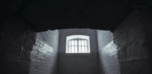 菲律宾警局深夜失守！两名在押嫌犯破栏越狱